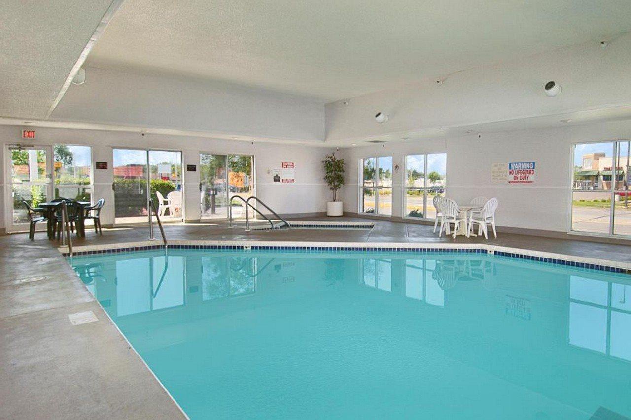 Motel Super 8 by Wyndham Menomonie WI Zewnętrze zdjęcie